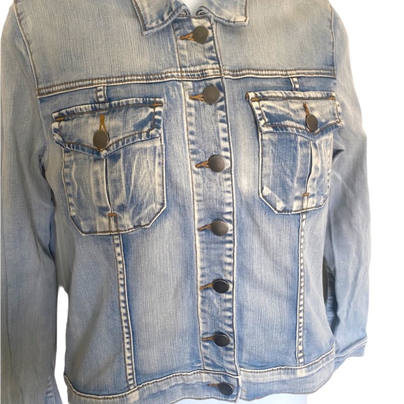 Kut from the Kloth Amelia Denim Light Distressed Jacket - Picture 4 of 9